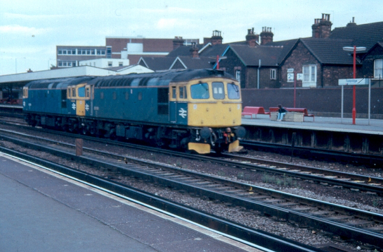 Railway Herald :: Imaging Centre :: 33058 at Tonbridge